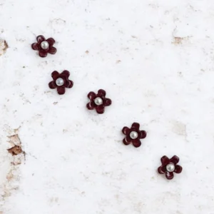 Mini dije flor bordó con perla x 4u