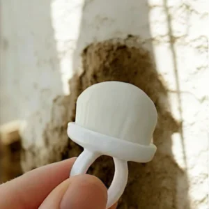 Mini cepillo para uñas anillo