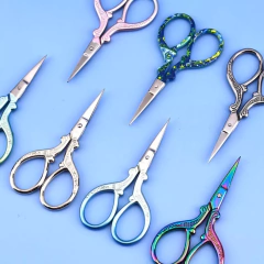Tijera para manicura y pestañas x 1u